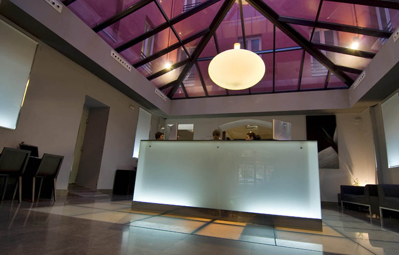 Recepción Hotel Embassy Madrid