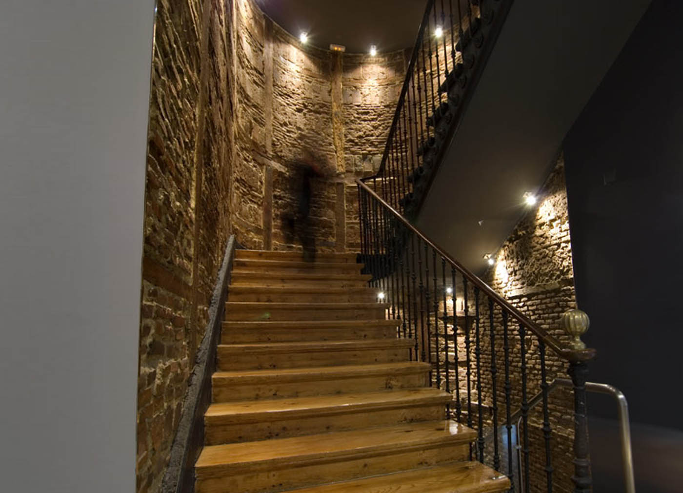 Escalera Hotel Embassy Madrid